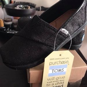 Brand new Toms tiny size 11